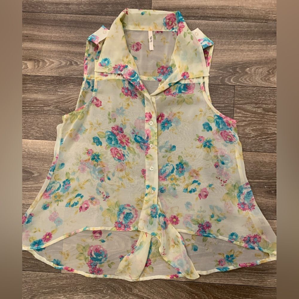 Truth ladies tank top with ties at the bottom. Size: L. Sheer.